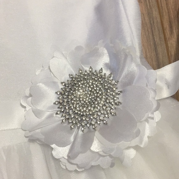 Beautiful Flower girl white tulle dresses Sz 4 & 8 - Picture 3 of 6